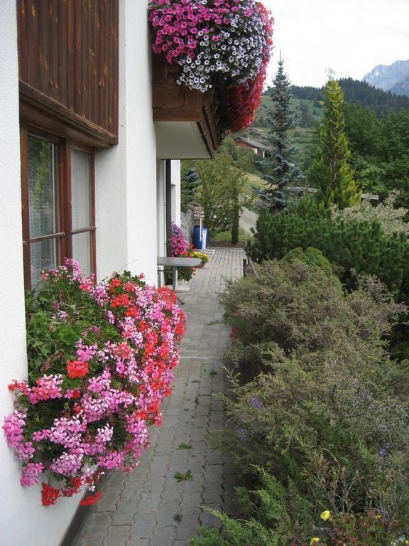 Apartamento Chasa Plajet Ramosch Exterior foto